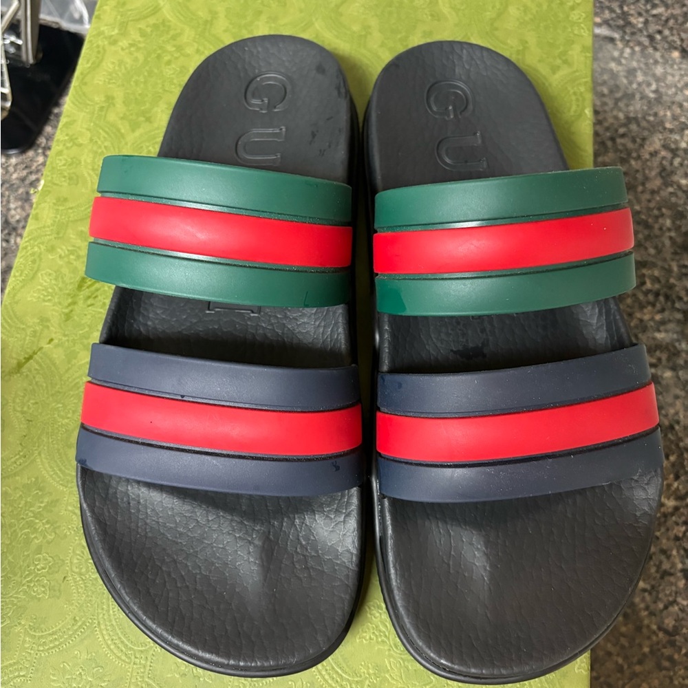 Gucci authentic shoes size 7.5 women 5 men great condition worn for 3 hours